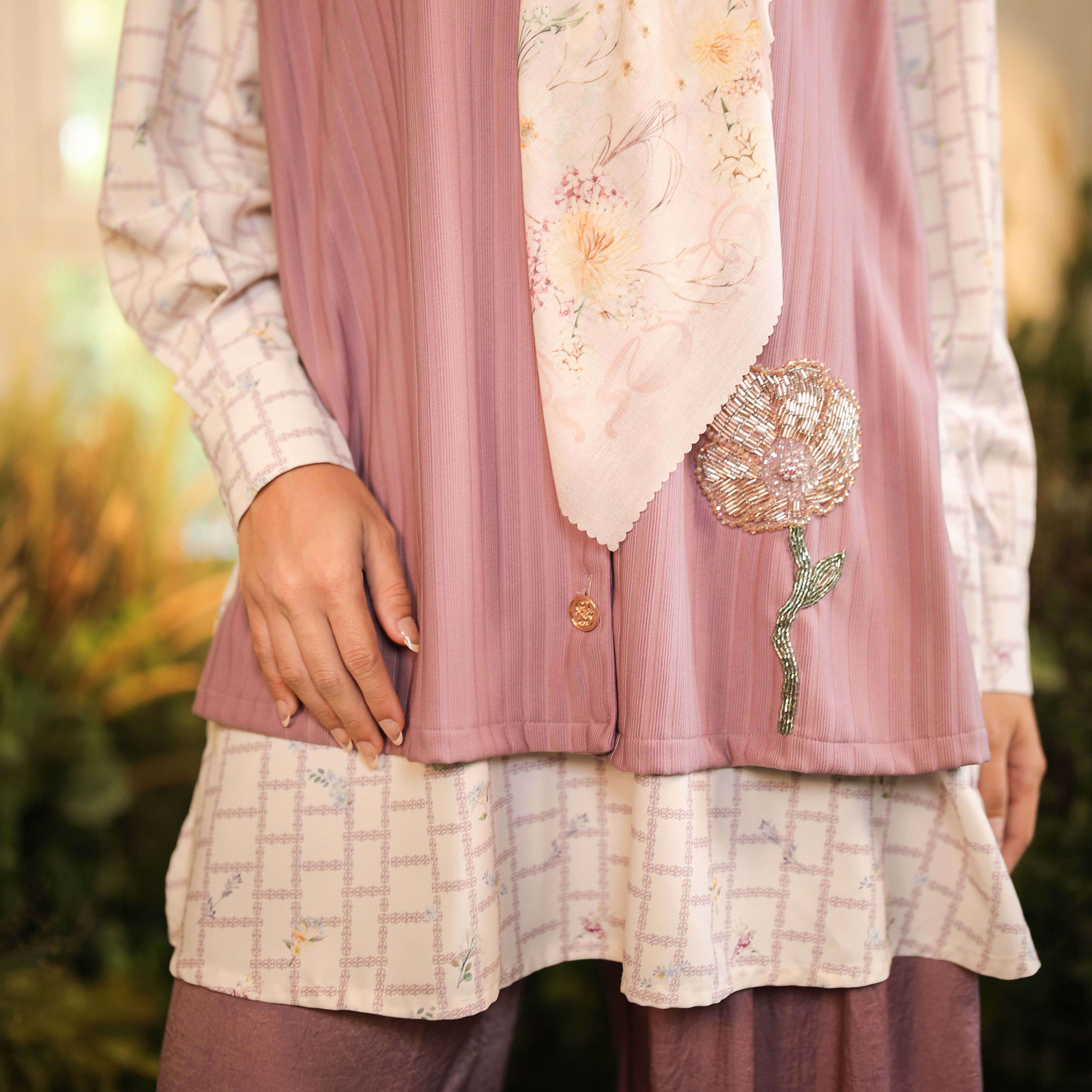 Daphne Blouse Minor